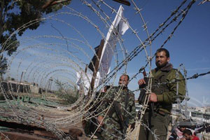 لماذا اغلقت حماس الانفاق واستنفرت قواتها واخلت مقراتها ؟