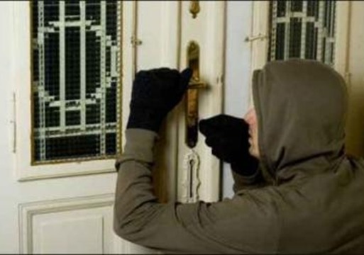 القبض على ممتهنين سرقة منازل ومركبات بإربد