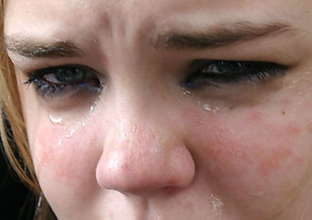 الغيرة "تعمي" المرأة 