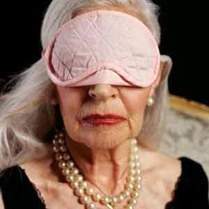 رجل في الثمانين من العمر يحاول اغتصاب عجوز عمرها 92 عاماً 