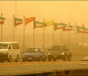 عاصفة رملية تضرب الكويت  