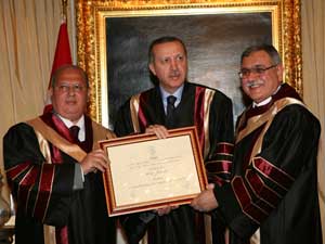 الجامعة الإسلامية في غزة تمنح دكتوراه فخرية لأردوغان