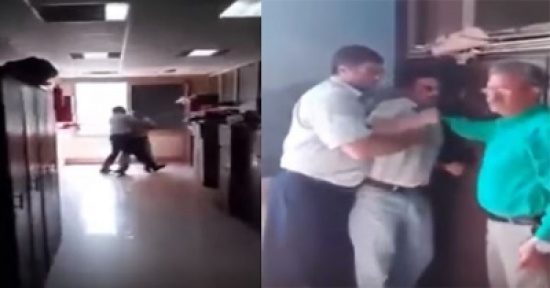 فيديو: موظف مصري يحاول الانتحار بعد خصم 500 جنيه من راتبه وزملائه يمنعوه