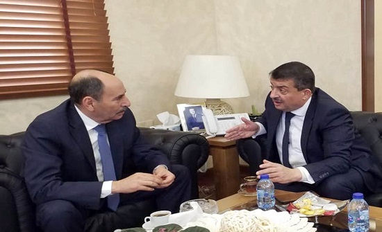 وزير الأشغال يبحث مع رئيس بلدية السلط المشاريع التنموية بالمحافظة