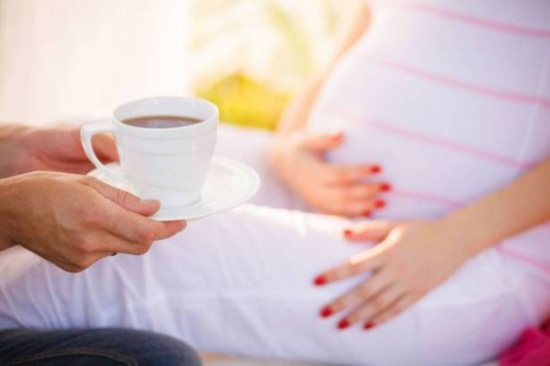 ماذا تفعل 5 أكواب من القهوة بجنينك؟ ماذا تفعل 5 أكواب من القهوة بجنينك؟