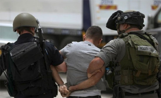الاحتلال يعتقل 16 فلسطينيا بالضفة الغربية