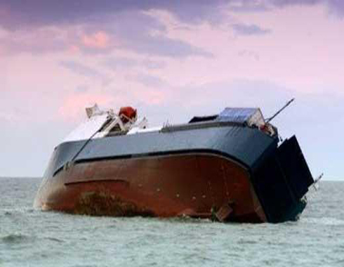 مصرع وإصابة 36 إثر غرق قاربهم فى إندونيسيا