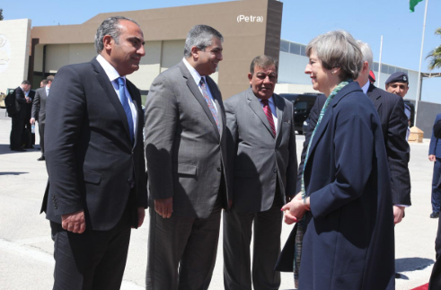 رئيسة وزراء بريطانيا تيريزا ماي تغادر المملكة