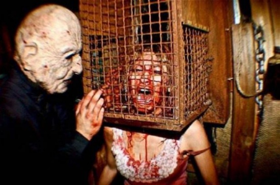 للكبار فقط: شاهدوا ما يحدث لمن يدخل إلى أخطر المنازل في العالم