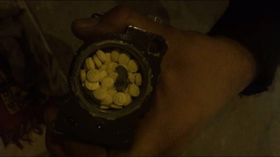 بالصور  : احباط تهريب مخدرات بـ " جكات ابواب السوكاريت "