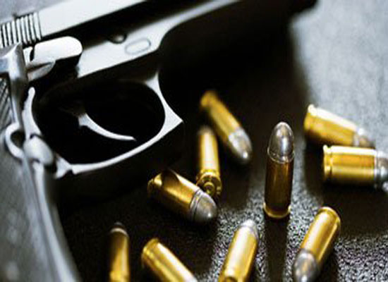 الكرك : اصابة شاب بعيار ناري في الوجه واحتراق منزل بمشاجرة عشائرية