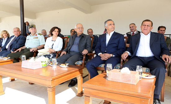 العيسوي يسلم 9 حافلات لمؤسسات اجتماعية وخيرية