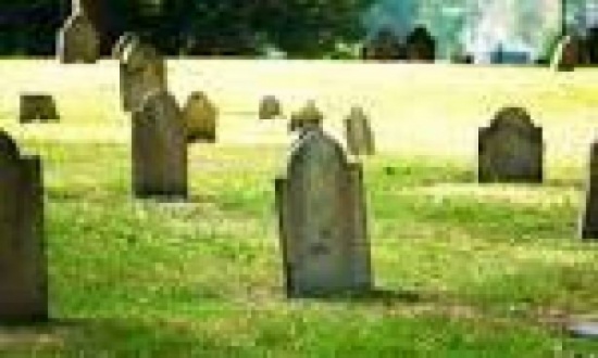 دفن ابنه ثم تلقى اتصالا منه