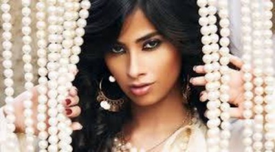 روبي تنشر صورة جديدة لابنتها.. شاهدوا كم تشبهها