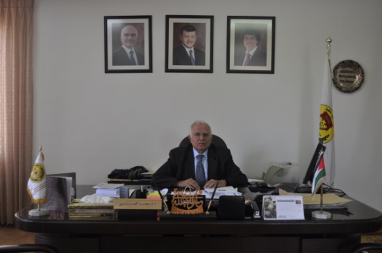 رئيس جامعة إربد يقدم التهاني لموظفات الجامعة بمناسبة اليوم العالمي للمرآة