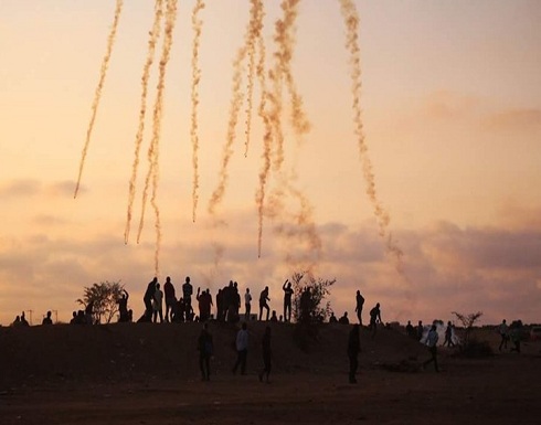 هذا ما تفعله قنابل الغاز التي يطلقها الاحتلال بغزة (فيديو)