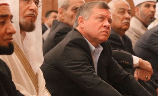 الملك يشارك جموع المصلين أداء صلاة الجمعة الملك يشارك جموع المصلين أداء صلاة الجمعة