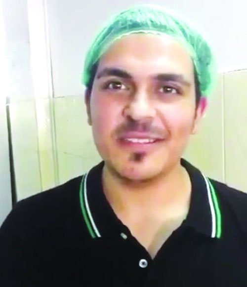 شاب سعودي يترك الهندسة ليعمل في كافتيريا!