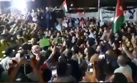بالصور : احتجاجات في إربد والطيبة تطالب برحيل الحكومة بالصور : احتجاجات في إربد والطيبة تطالب برحيل الحكومة