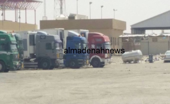 بالصور .. إحتجاز ١٥٠ سائقاً أردنياً في " السالميه الكويتية " ونفاذ الديزل والطعام بالصور .. إحتجاز ١٥٠ سائقاً أردنياً في " السالميه الكويتية " ونفاذ الديزل والطعام