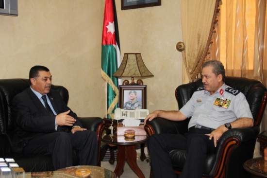 الفريق الركن الكوفحي يستقبل مدير عام الدفاع المدني الفلسطيني