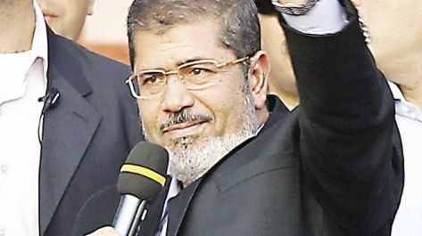 مرسي يصل مقر محاكمته لحضور جلسة النطق بالحكم