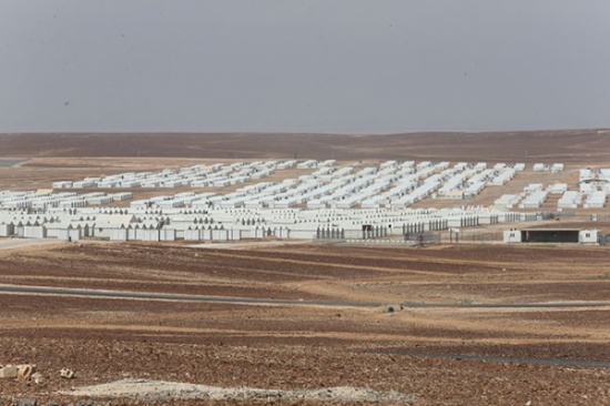 وزيرة الخارجية الايطالية تزور مخيم الأزرق للاجئين السوريين