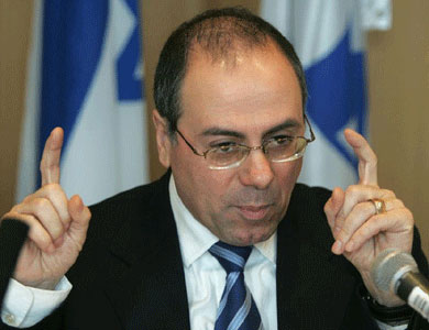 الشرطة الإسرائيلية تتوصل إلى دليل جديد يربط الوزير شالوم بالتحرش الجنسي