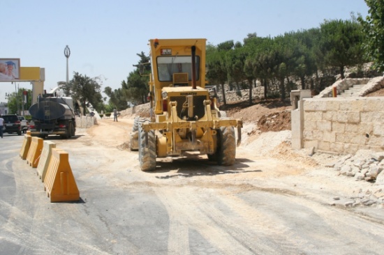 امانة عمان  تباشر بتنفيذ حل مروري على مدخل مدينة الحسين الطبية