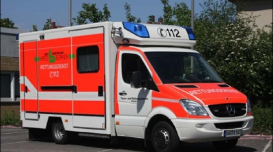 يلقي بنفسه من النافذة بعد إلقاء أبنائه الثلاثة !!