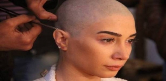 بالصورة - هل تذكرون النجمة السورية التي حلقت كامل شعرها.. شاهدوا كيف أصبحت الآن!