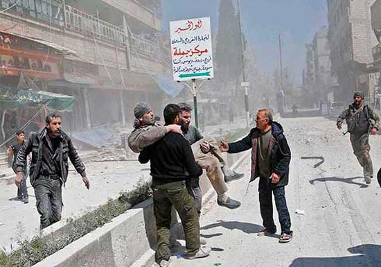 مقتل 8 أشخاص في قصف جوي على “خان شيخون” شمالي سوريا