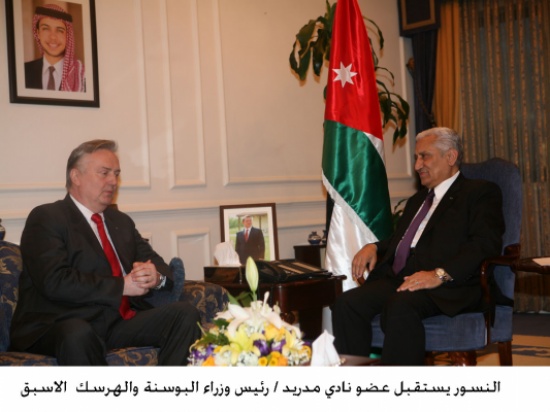 النسور يستقبل عضو نادي مدريد