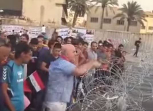 بالفيديو : متظاهر عراقي يهاجم نوري المالكي ويصفه بـ "الجبان والقاتل"