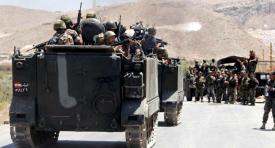 حزب الله يدعو "تحرير الشام" لتسليم عرسال ويقصف المخيمات