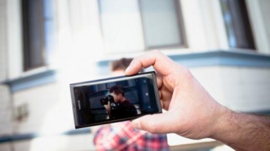 “توشيبا” تطور مستشعرا يعد بكاميرات أفضل للأجهزة المحمولة