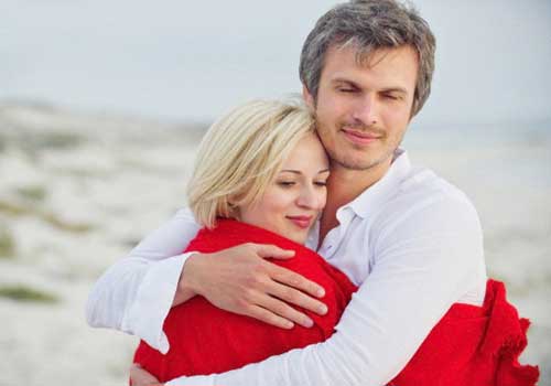 دراسة : الرجل أكثر حناناً من المرأة دراسة : الرجل أكثر حناناً من المرأة