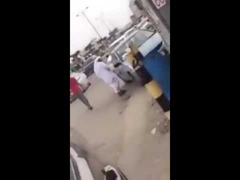مواطن سعودي يستوحي طريقة “مستر بن” في حماية سيارته “فيديو” مواطن سعودي يستوحي طريقة “مستر بن” في حماية سيارته “فيديو”