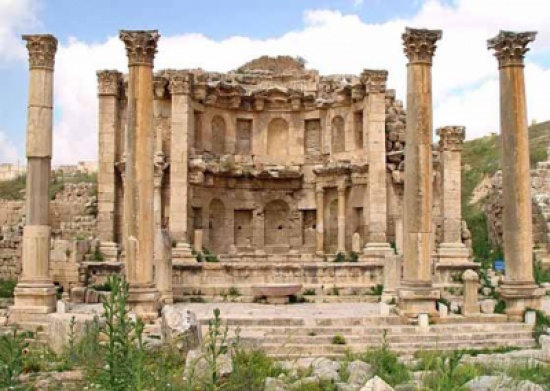مطالبة بالغاء الرسوم أو تخفيضها على المواقع السياحية والأثرية مطالبة بالغاء الرسوم أو تخفيضها على المواقع السياحية والأثرية