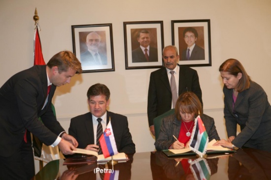 توقيع اتفاقية بين الاردن وسلوفاكيا في مجال الخدمات الجوية