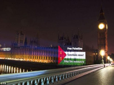 علم فلسطين يضيء البرلمان البريطاني علم فلسطين يضيء البرلمان البريطاني