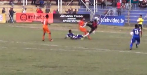 خشونة حارس مرمى تتسبب في وفاة لاعب