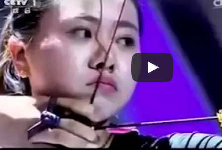 شاهد.. فتاة تبهر الجميع بدقتها في التصويب