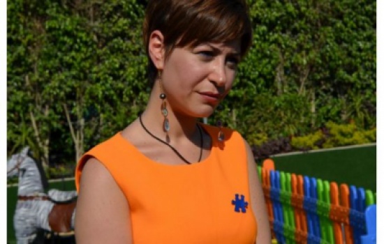 منة شلبي تدعم مرضي التوحد