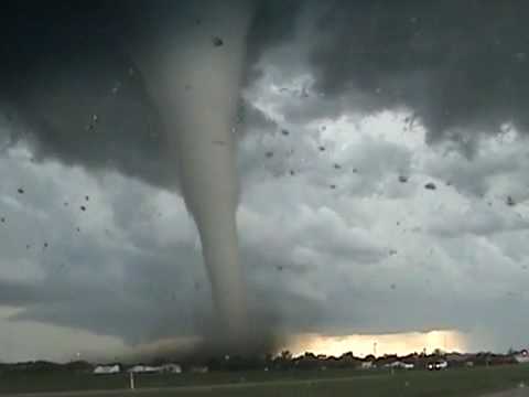 إعصار من الدرجة 5 يضرب جزر فيجي