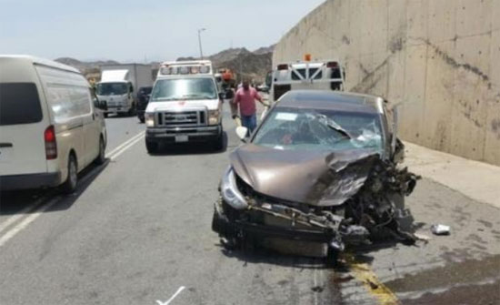 6 إصابات بتصادم 4 مركبات على اتوستراد عمان الزرقاء