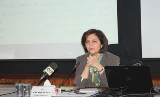 لطوف تحاضر عن سياسة التنمية الاجتماعية