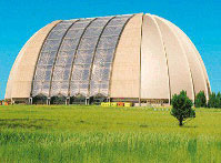 ألمانيا تحول حظيرة طائرات مهجورة الى اكبر ملهى مائي في أوروبا