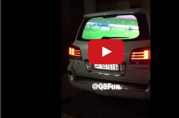 يحول زجاج سيارته الخلفي إلى شاشه تلفاز