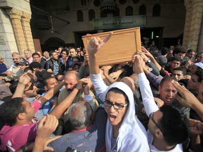 مظاهرة “مفاجئة” لطلاب معارضين للسيسي في ميدان التحرير مظاهرة “مفاجئة” لطلاب معارضين للسيسي في ميدان التحرير